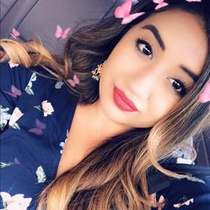 Meet your Posher, Mayra